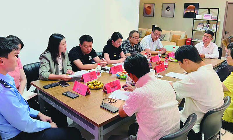 頭題圖，“涉外法治營(yíng)商服務(wù)下午茶”座談會(huì)現(xiàn)場(chǎng)。